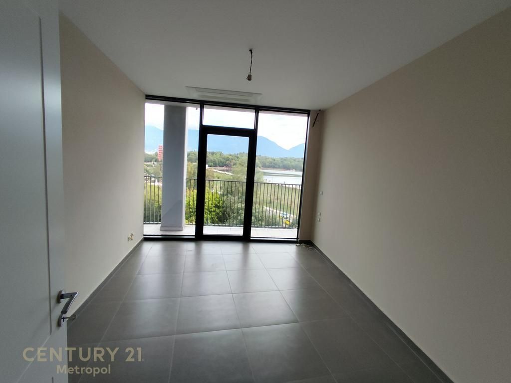 Apartment for rent with parking at Lake View