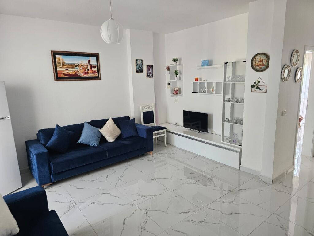 Shitet apartament 1+1  prane detit