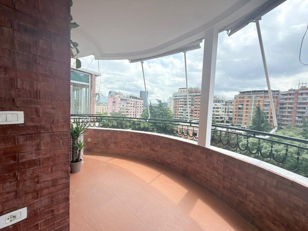 Apartament 1+1 për Shitje në Bllok!