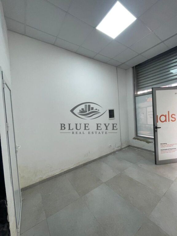 Locale Commerciale In Affitto Vicino al Palazzo dello Sport, Durrës