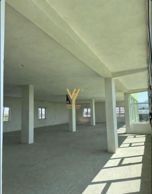 BUSINESS PREMISES 150 M2 FOR RENT IN INSTITUT 900 EURO