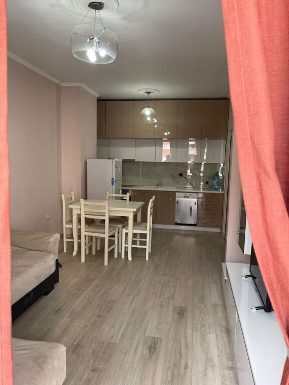 1+1, te eja studio astir,500 mije leke