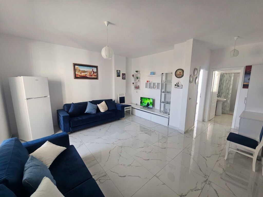 Shitet apartament 1+1  prane detit