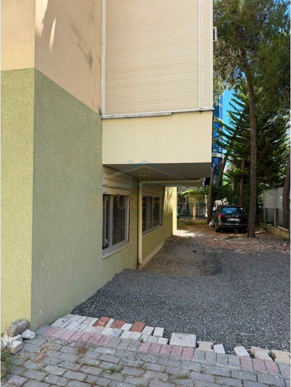 For sale,Business Premises 70 Square Meters Main Street ,Golem,Durres