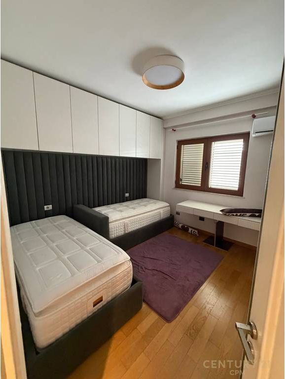 Shitet Apartament 2+1+2+Garazh te Myslym Shyri