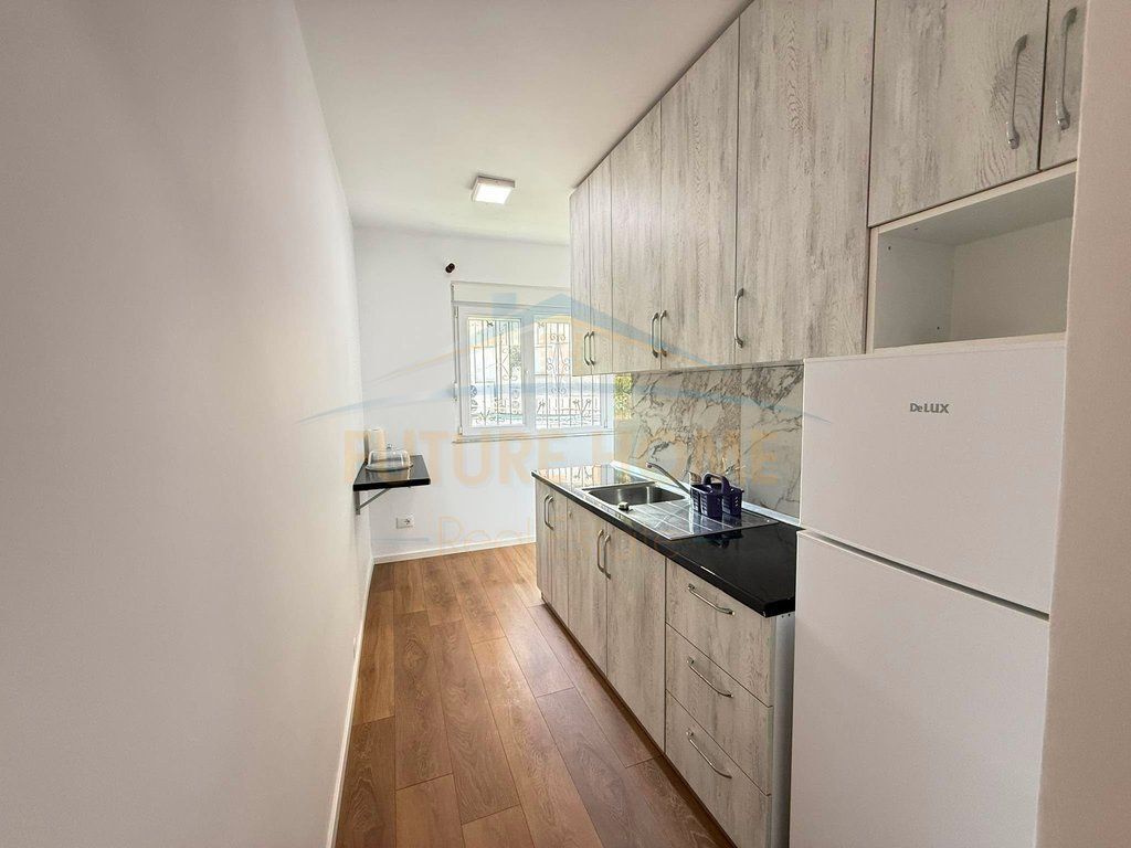 Shitet, Apartament 1+1 + Aneks, Laprakë