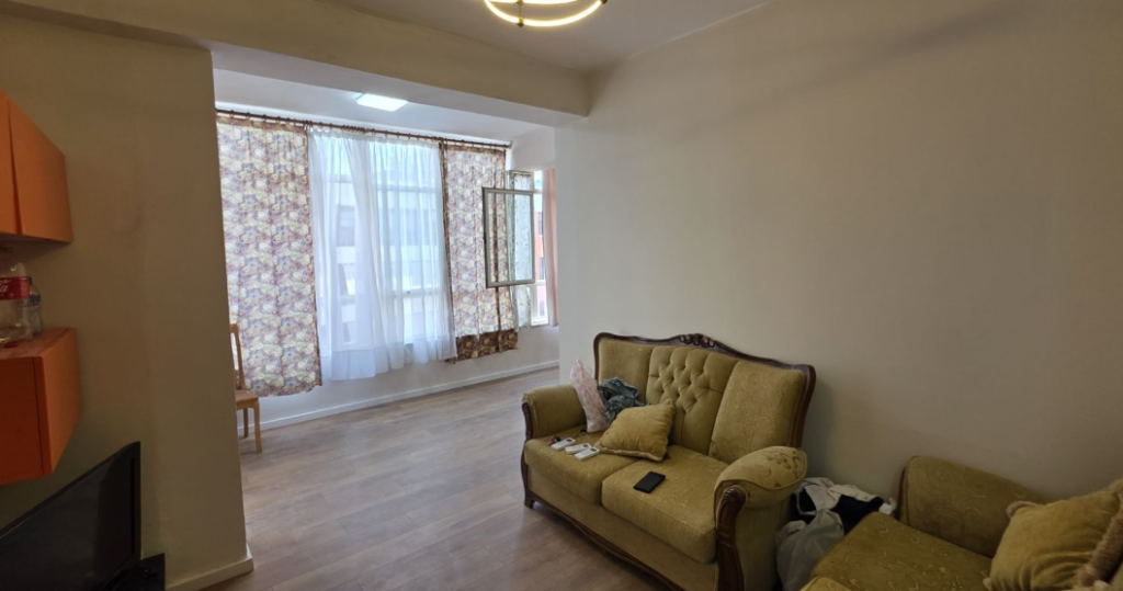 SHITET APARTAMENT 2+1 – ASTIR, PRANË BAR ARTISTI