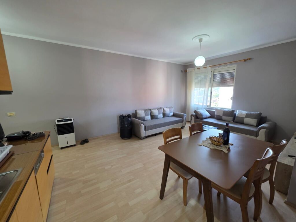 Vendesi 2 appartamenti 1+1 155 mila lek albanesi Yzberisht. Vendesi anche singolarmente
