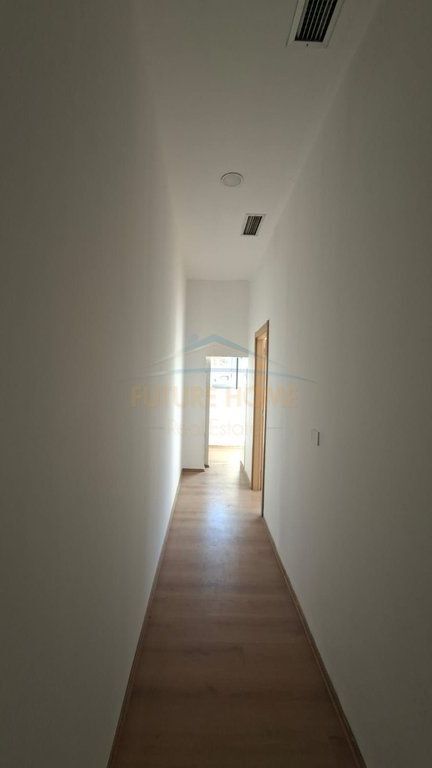 In Affitto, Spazio per Uffici, Via Bardhok Biba, Centro.