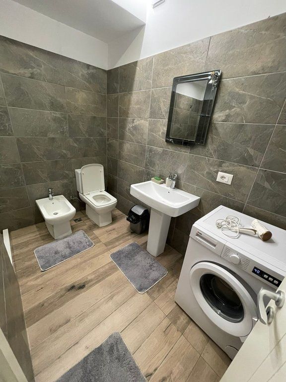 Shitet , Apartament 1+1 , Mine Peza , Tirane