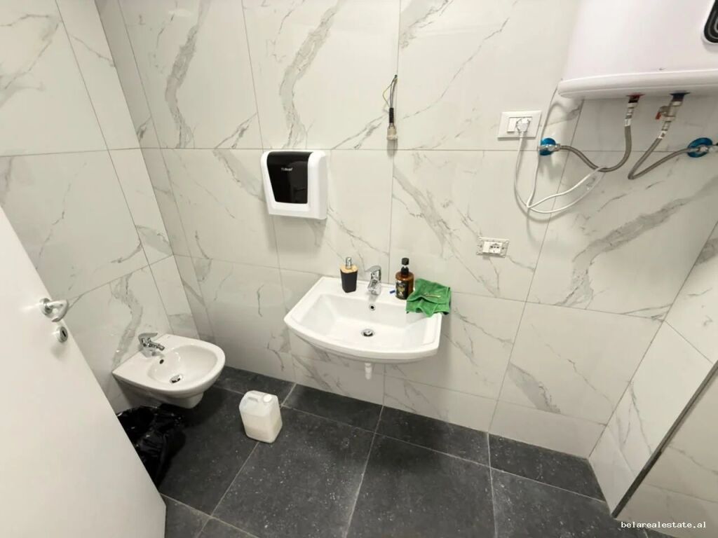 Zyre Me Qera Tek Lake View Residence (ID BZ2963) Tirane