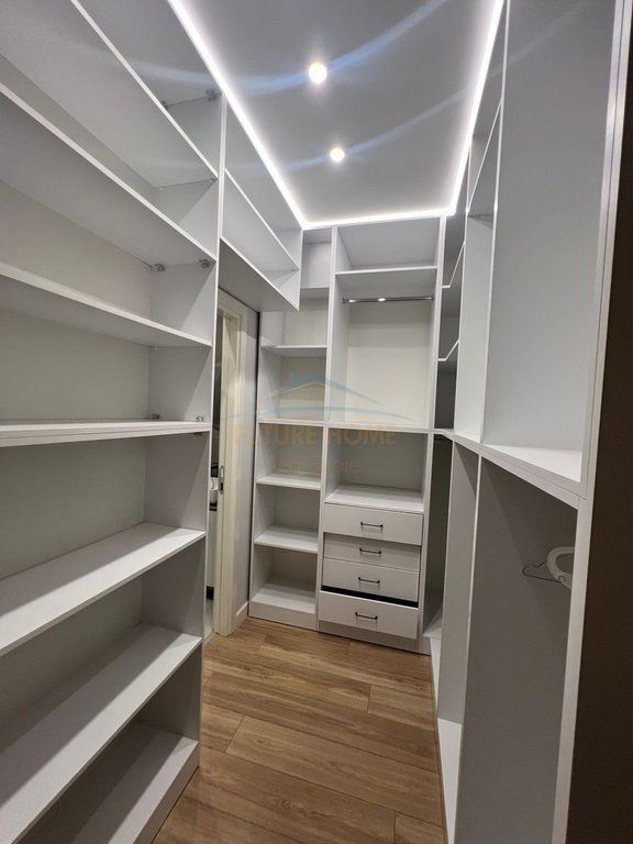 Shitet, Apartament 2+1+2+ Depo, Rruga Bill Klinton, Tirane