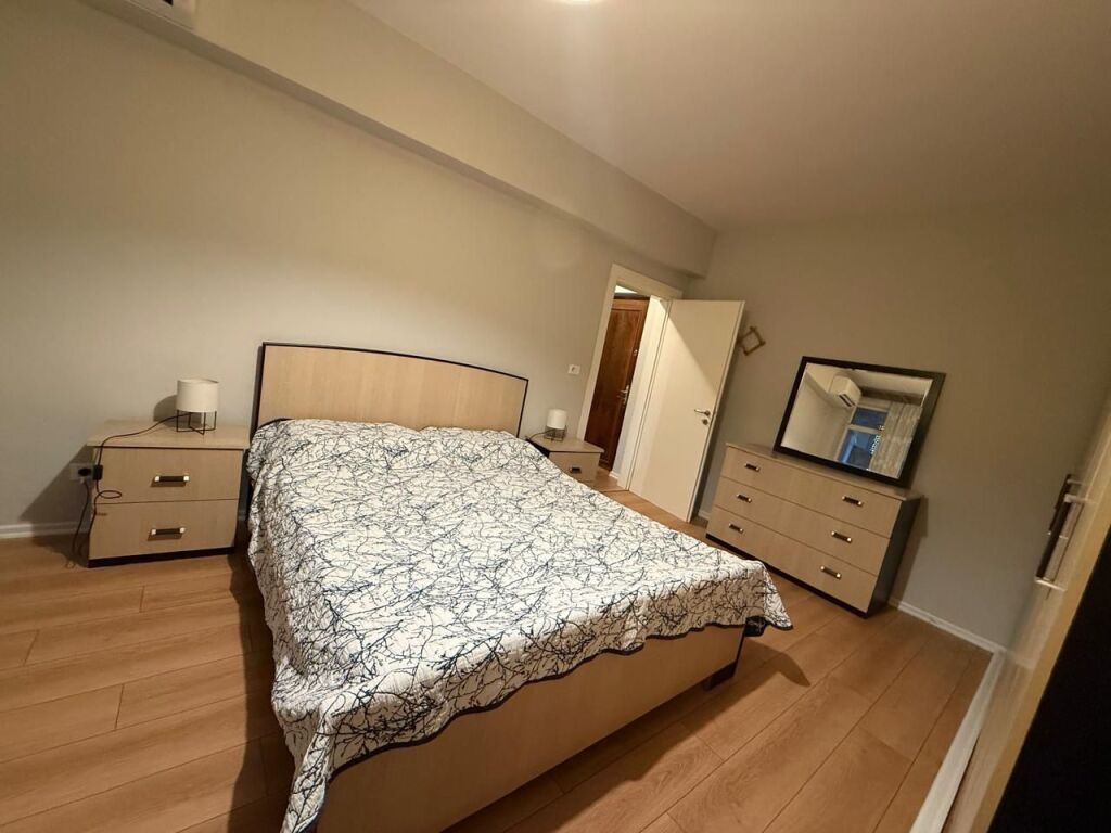 Apartament me Qira 1+1 prane Gjimnazit Petro Nini - Widok 5
