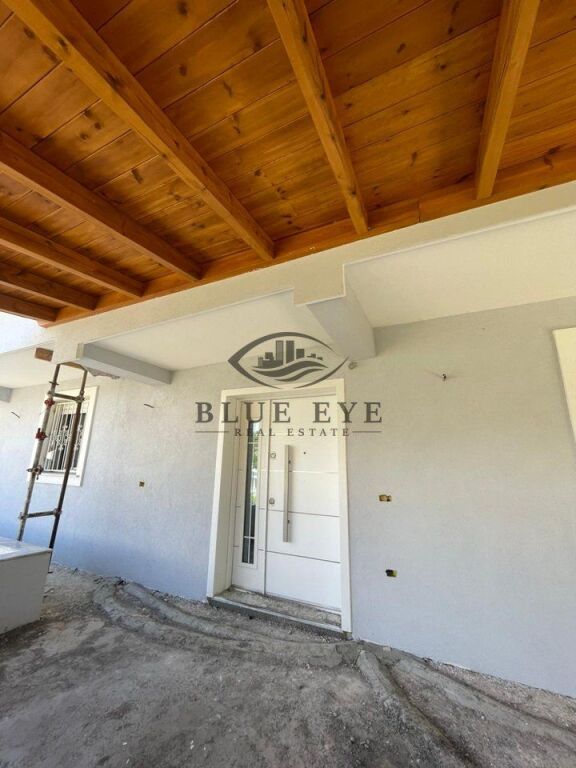 Villa su due piani in vendita a Durrës, ex fabbrica di mattoni