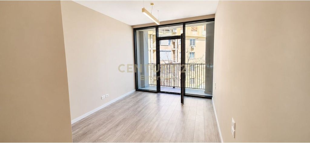Lake View - Jepet 2+1+2 E Investuar Tek Lake View 102m2