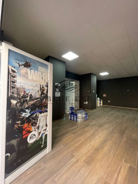 Locale commerciale in affitto vicino al Palazzo dello Sport, Durazzo!
