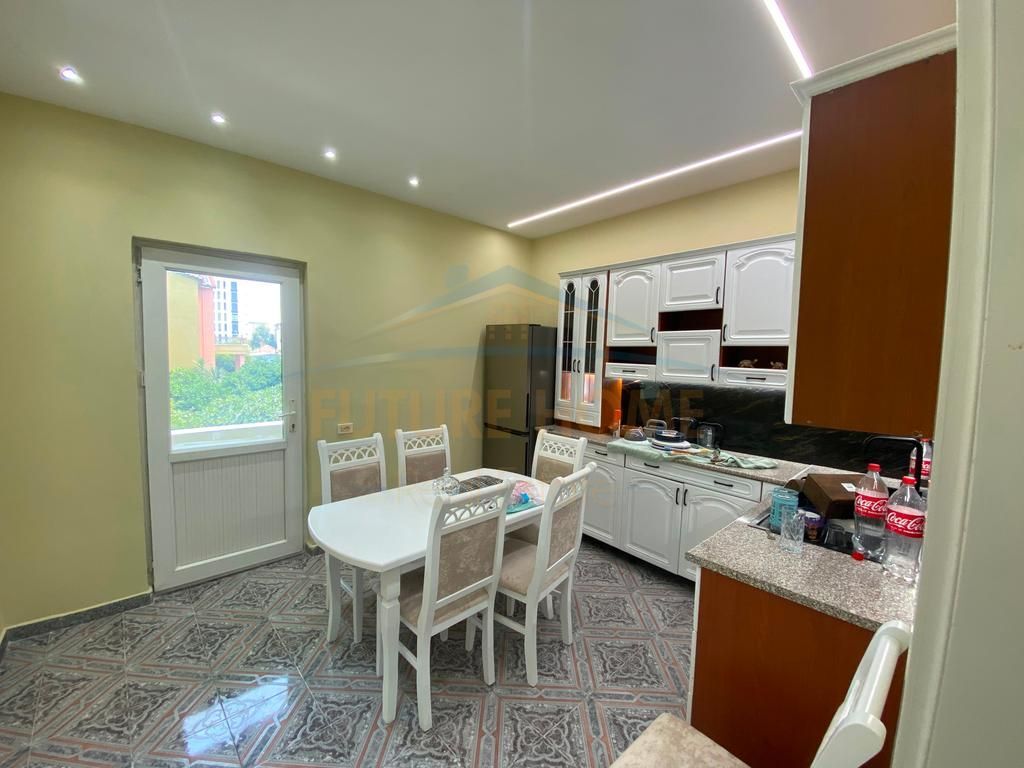 Affitto, Appartamento, vicino a Casa Italia, Tirana