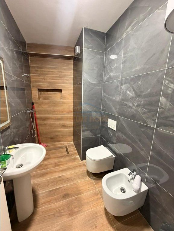 Shitet, Apartament 2+1, Kompleksi Jolla, Unaza e Re