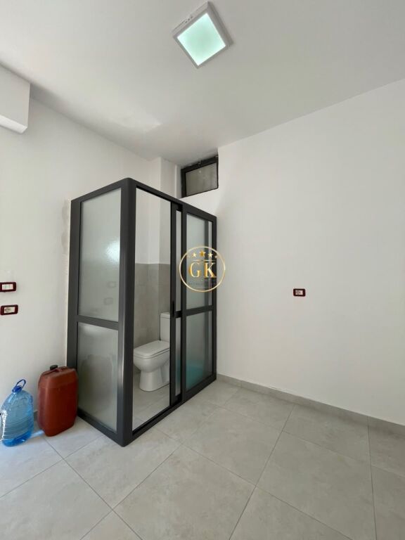   AMBIENT BIZNESI NË SHITJE – PRANE POLICISE DURRES