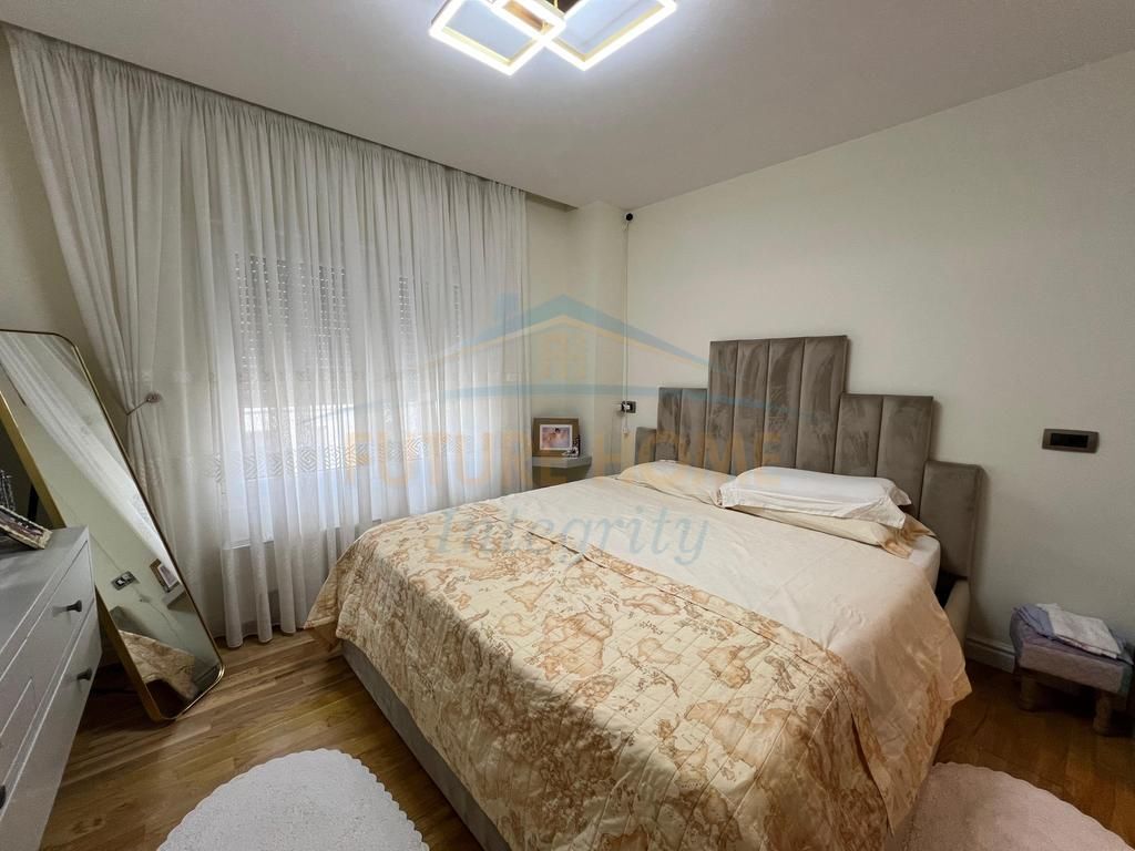 In vendita, Duplex 3+1+3+Veranda, Residenza Kodra e Diellit 2, Tirana.