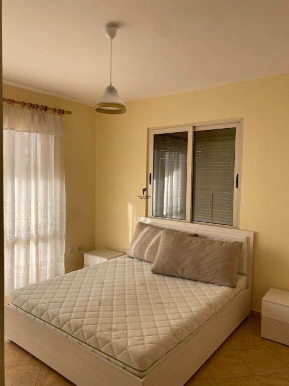 APARTAMENT ME QERA 1+1 21 DHJETORI 55.000 LEKE FH-80293