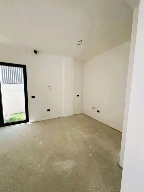 🏡Shitet Vilë Private 3-kateshe te Liqeni i Thatë🔥