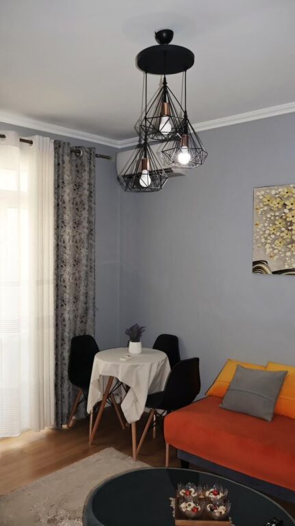 Jepet me Qira Apartament 1+1 pranë Blue Star, Durrës