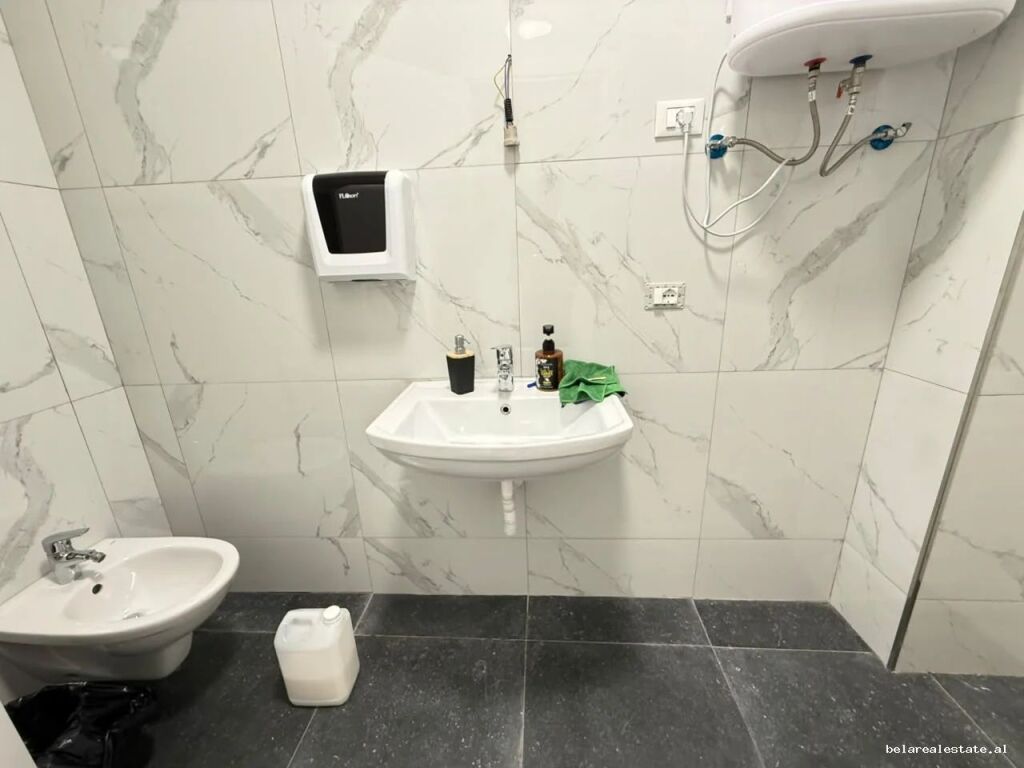 Zyre Me Qera Tek Lake View Residence (ID BZ2963) Tirane