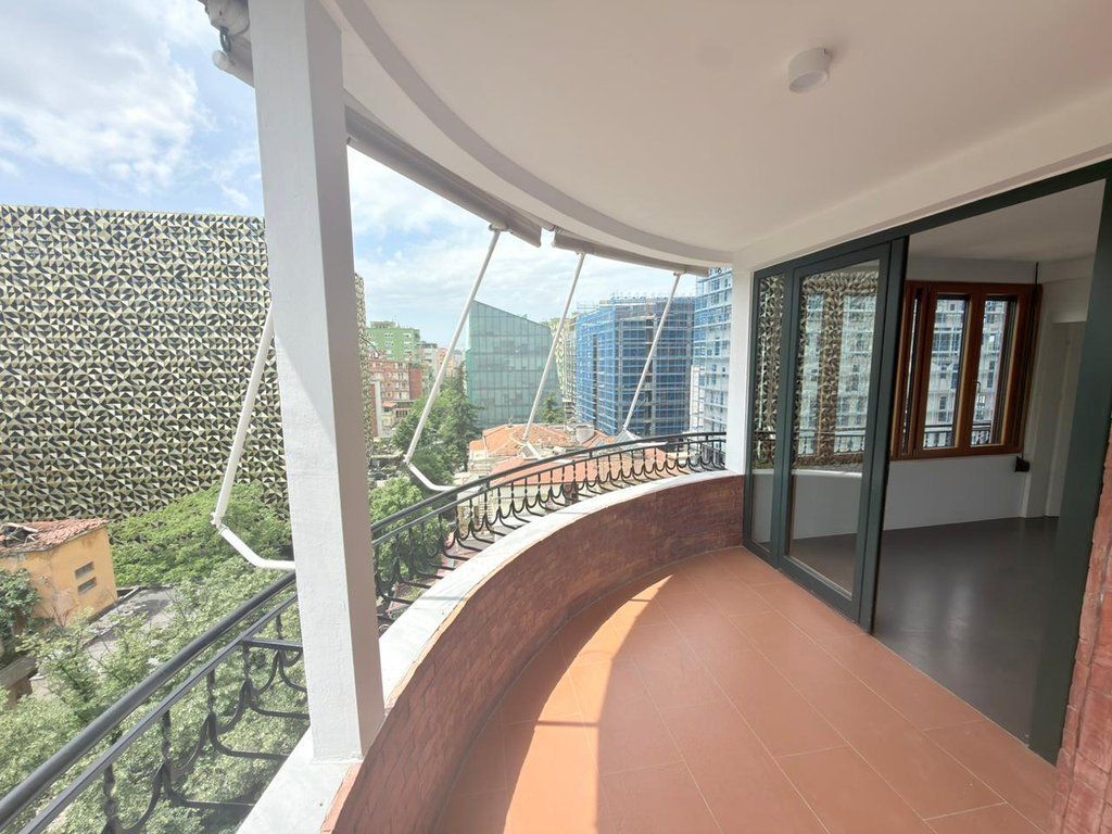 Apartament 1+1 për Shitje në Bllok!
