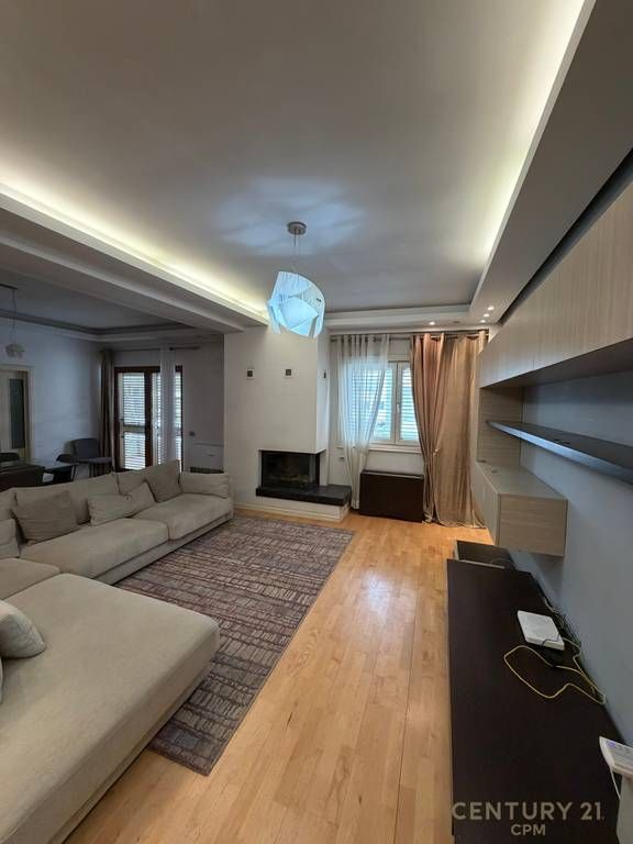 Shitet Apartament 2+1+2+Garazh te Myslym Shyri