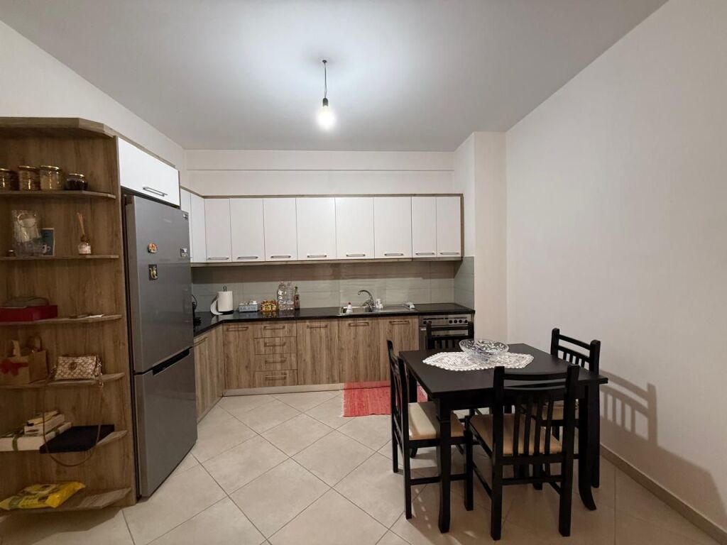 Ofrohet apartament 1+1 per qira