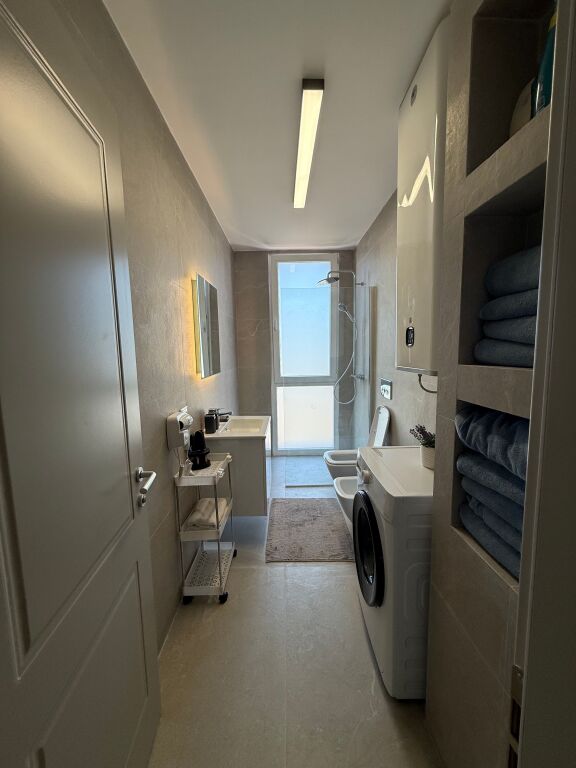 Jepet me Qera Apartament 1+1 Rruga Jordan Misja