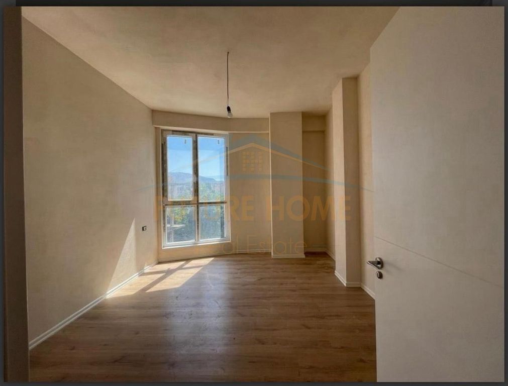 Shitet, Apartament 3+1+2, Bega 07, Komuna e Parisit.