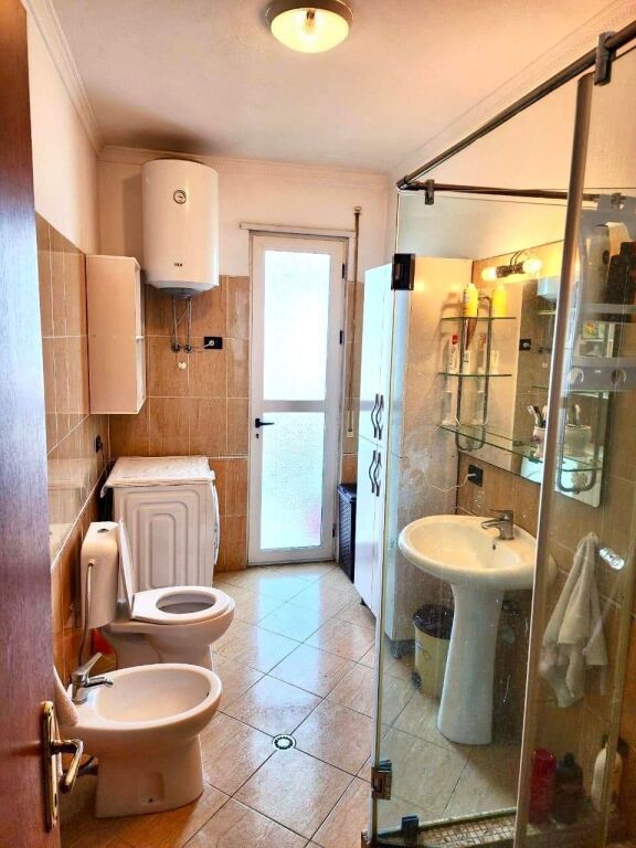 Apartament me Ballkon Panoramik pranë Durrës Marina