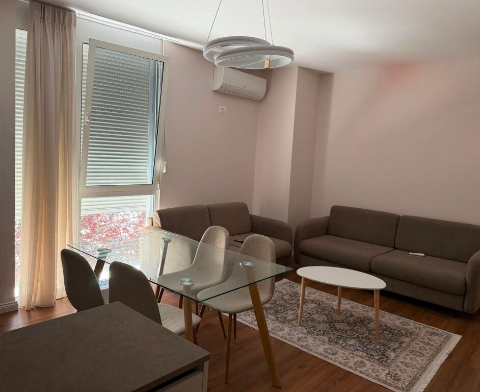 📌APARTAMENT 2+1 ME QIRA TEK RRUGA E BARRIKADAVE