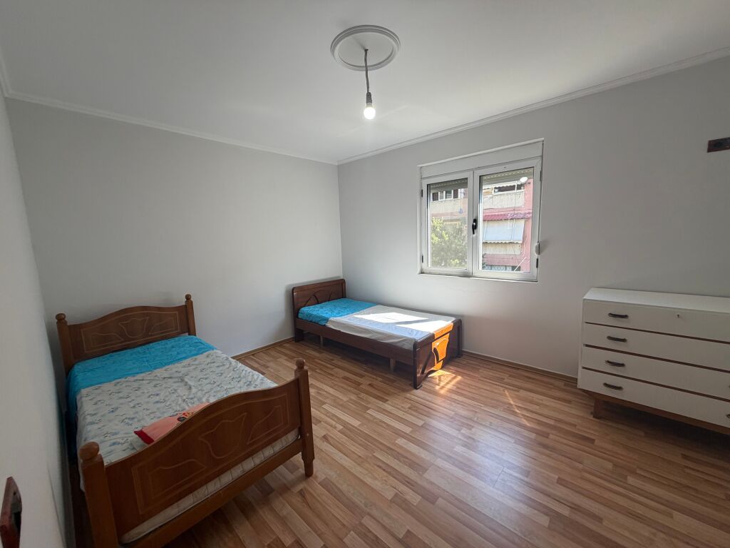 Affittasi appartamento 2+1   📍Ex parco, Via Babe Rrexha, Prezzo: 55.000 lek/mese (non trattabile)  