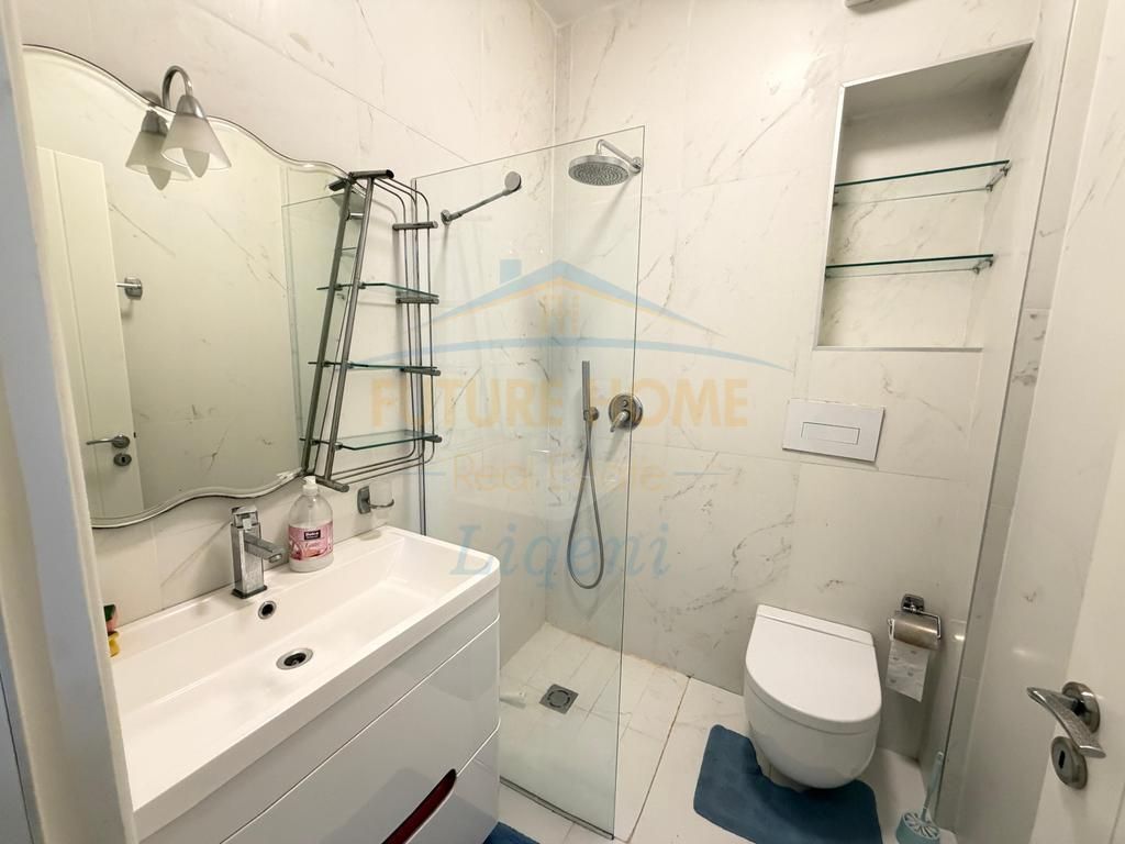 Shitet, Apartament 2+1, Pazari i Ri, Tiranë