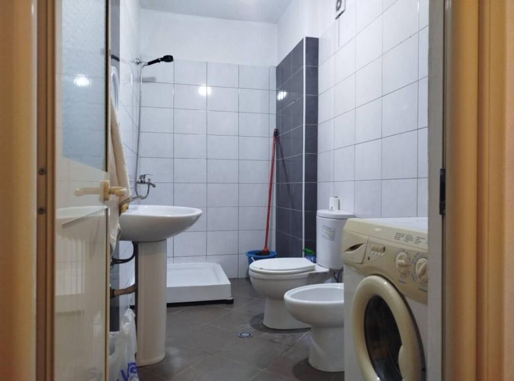 Apartament ne shitje 1+1 ne astir