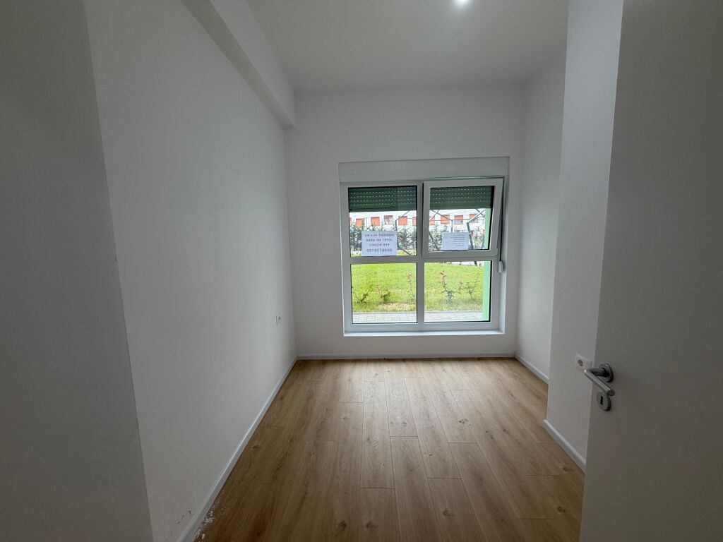 🏢 Jepet me Qira Ambient Biznesi 📍 Vendndodhja: Rezidenca Kadiu💰 Çmimi: 35.000 Lekë/Muaj