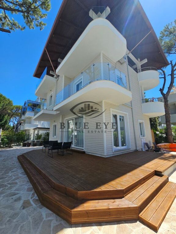 Villa di Lusso con Vista Mare e Piscina in Vendita, a Durazzo!