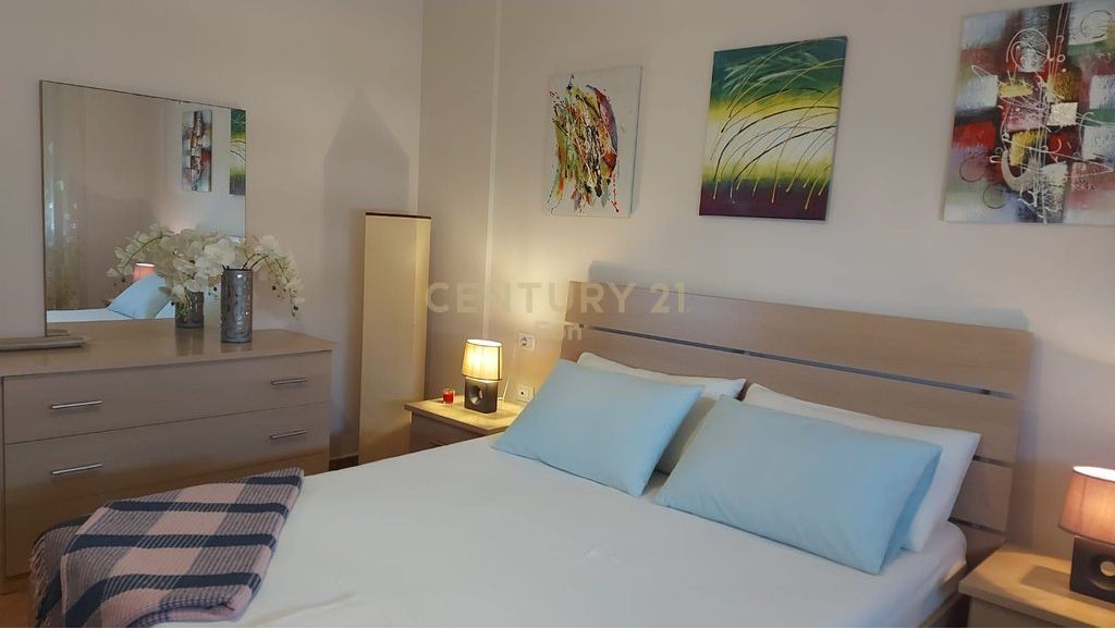 Shitet Apartament 1+1 në Vijën e Parë të Detit – Shkëmbi i Kavajës, Durres !