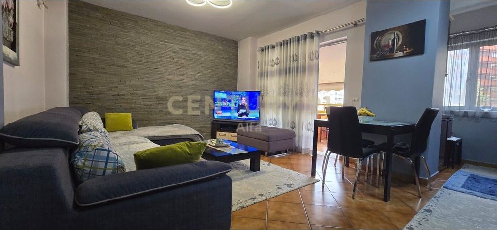 VENDESI APPARTAMENTO 3+1 DI FRONTE A DELIJORGJI + 2 POSTI AUTO