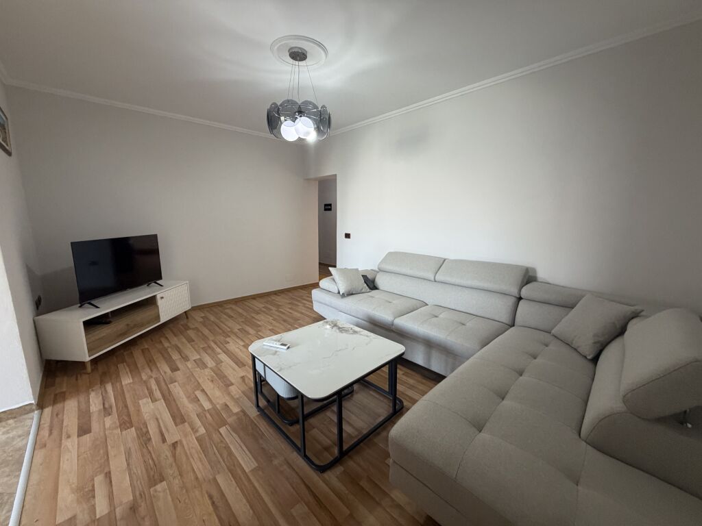 Affittasi appartamento 2+1   📍Ex parco, Via Babe Rrexha, Prezzo: 55.000 lek/mese (non trattabile)  