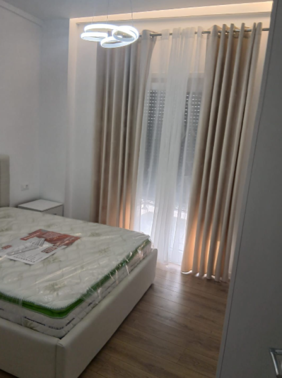 JEPET ME QIRA APARTAMENT 2+1  PORTA TIRANA E RE