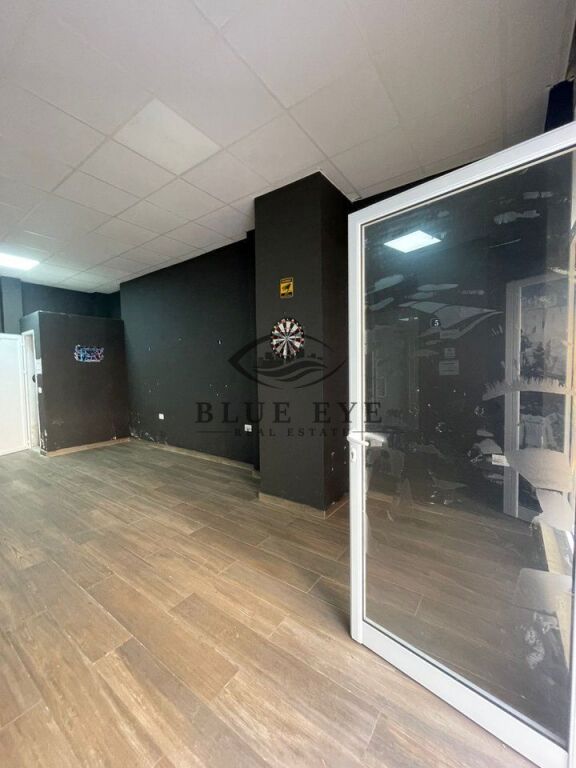 Locale commerciale in affitto vicino al Palazzo dello Sport, Durazzo!