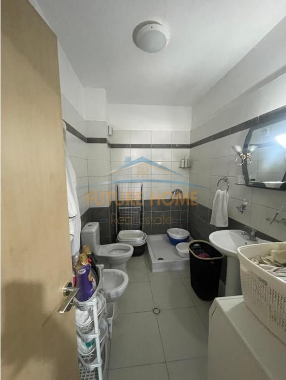 Shitet, Apartament 2+1, Spitali Amerikan 3, Tiranë.
