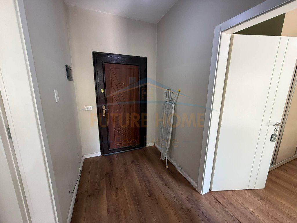 Shitet, Apartament 1+1, Pallatet Çabej, Misto Mame