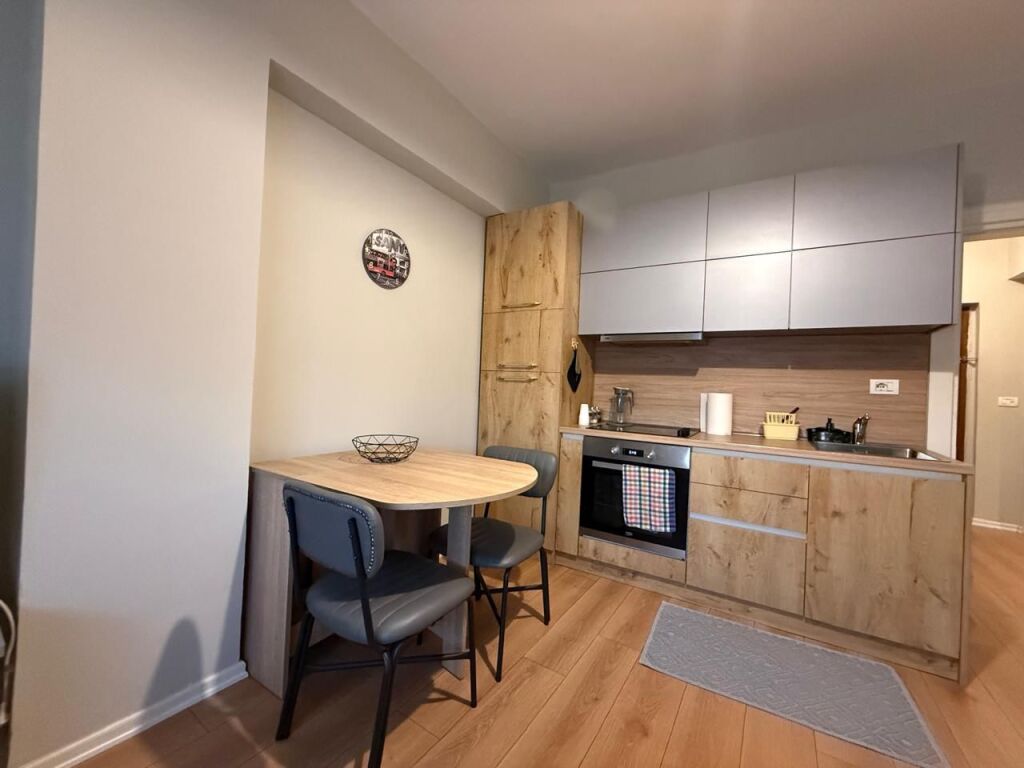 Apartament me Qira 1+1 prane Gjimnazit Petro Nini - Widok 3