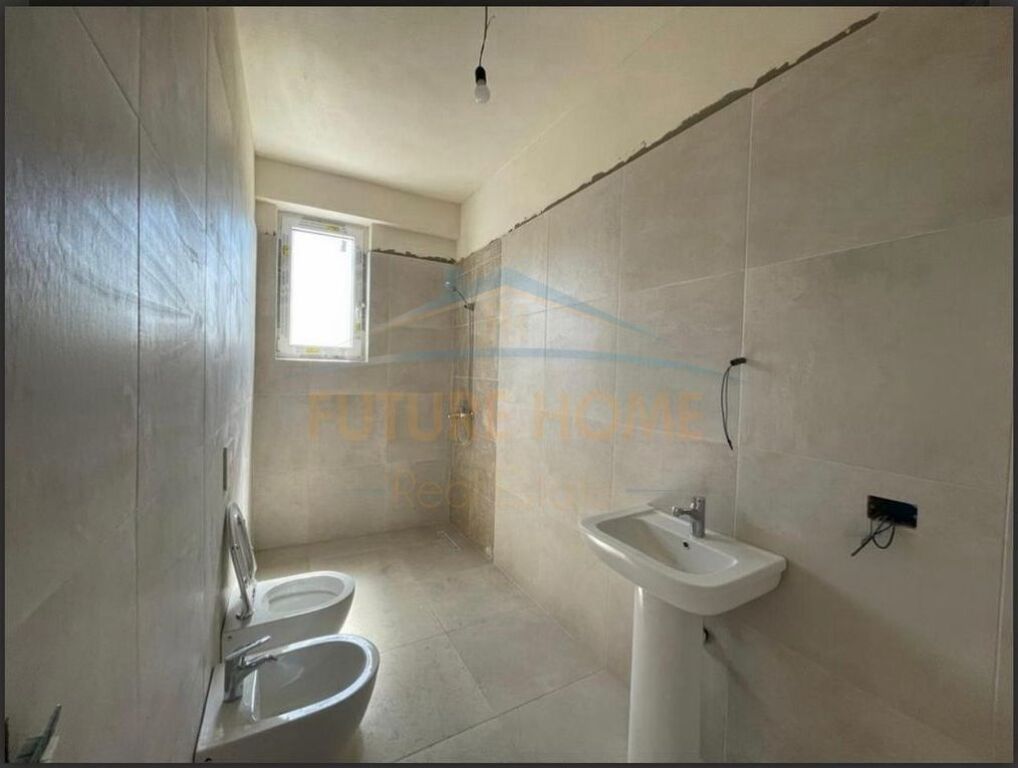 Shitet, Apartament 3+1+2, Bega 07, Komuna e Parisit.