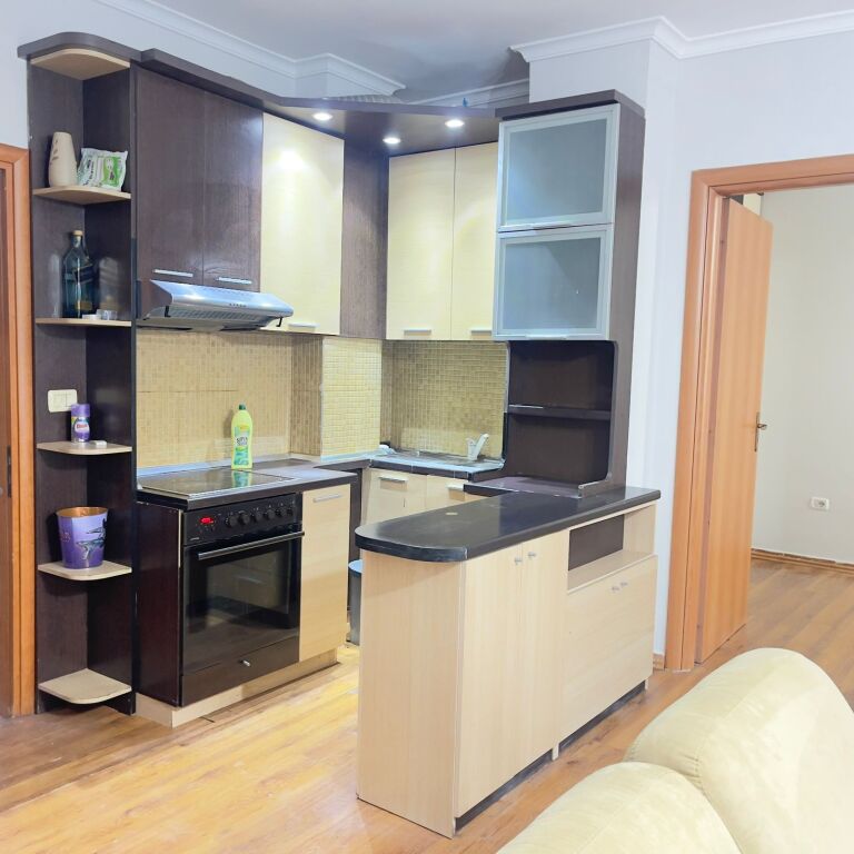 Jepet me qira Apartament 1+1 Xhamllik